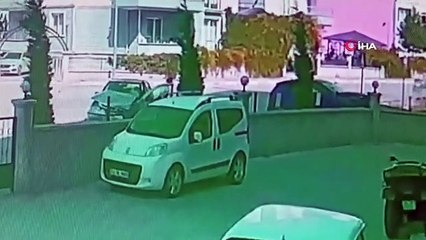 L'accident dans lequel les véhicules sont entrés en collision frontale est filmé