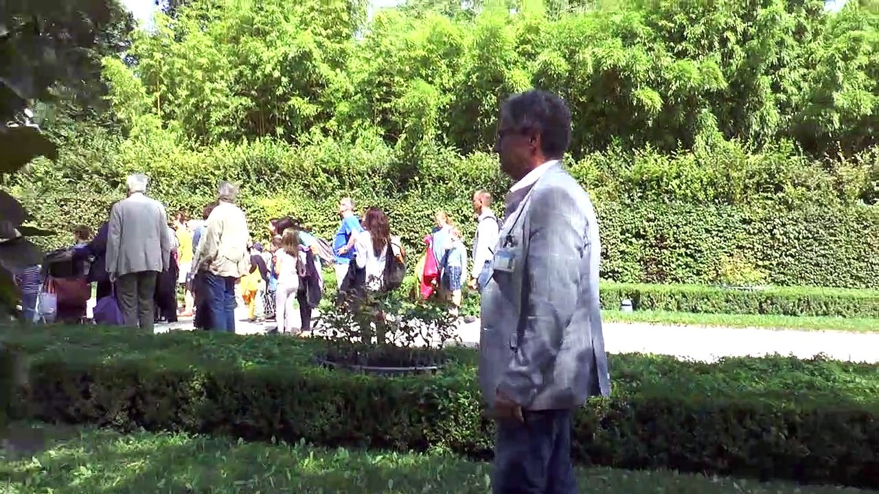 Honigkuchen für Zerberus - Junge Sommerrhapsodie im Park des Palais Liechtenstein
