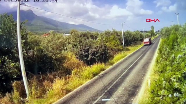 Un camion chargé de sable est entré en collision avec un camion transportant des blocs de marbre ; conducteurs blessés