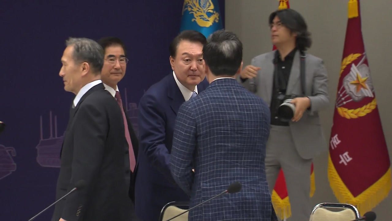 尹 "북핵 대응능력 최우선 구축...軍 전략증강 조정" / YTN