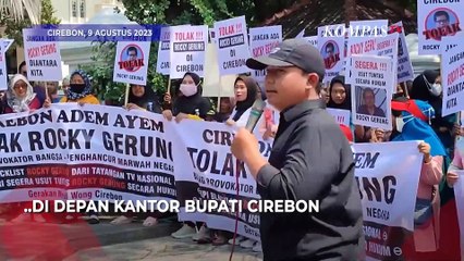 Aksi Guru Hingga Warga Unjuk Rasa Tolak Kehadiran Rocky Gerung di Cirebon