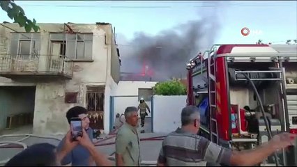 Incendie effrayant à Izmir： Au total, 5 maisons, dont 2 abandonnées, ont été endommagées