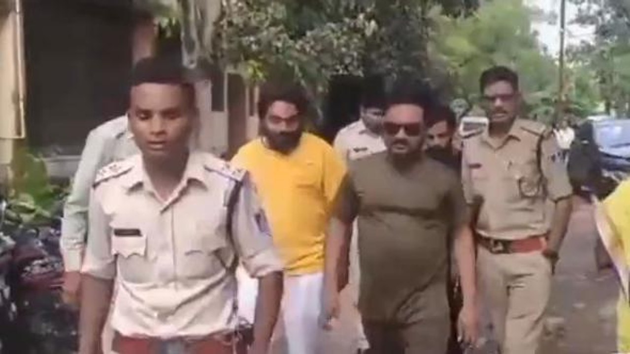 बैतूल: पुलिस ने सटोरियों को किया गिरफ्तार, निकाला पैदल जुलूस