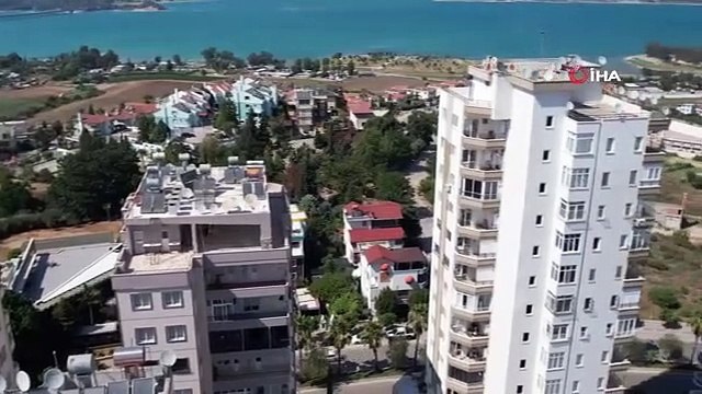 L'incertitude persiste dans les appartements modérément endommagés avec vue sur le lac