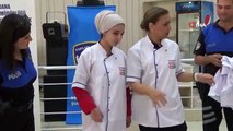 Cours de maquillage et de cuisine pour jeunes défavorisés