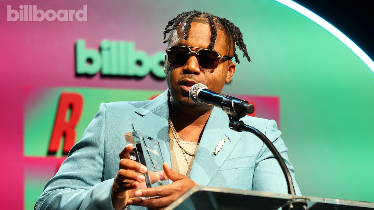 Nas Accepts the Hip-Hop Hall of Fame Inductee A...