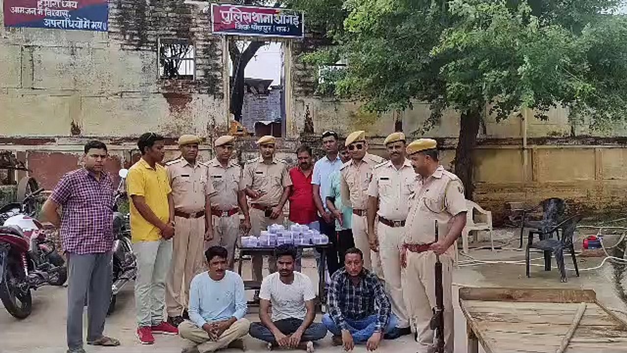 यूपी से अवैध हथियार सप्लाई करने लाए 3 तस्कर पकड़े, 10 कट्टे व जिन्दा कारतूस बरामद....देखें वीडियो