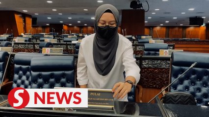 Salahuddin’s daughter dons his shirt to Parliament to remove his name plate
