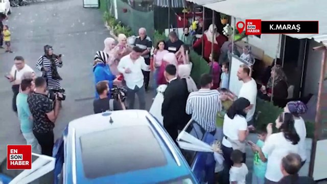 Kahranmanmaraş'ta depremzede çift konteyner kentte nikah masasına oturdu