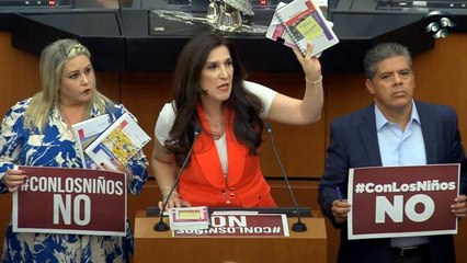 Arremeten contra libros: 'basura, tóxicos y malditos'