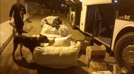 Şehirlerarası otobüsün ikram dolabına eroin gizlendi: 3 gözaltı