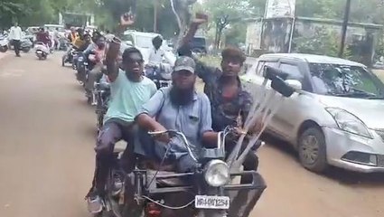 नीमच: दिव्यांगजनों ने महापंचायत कर शहर में निकाली रैली, दी चेतावनी