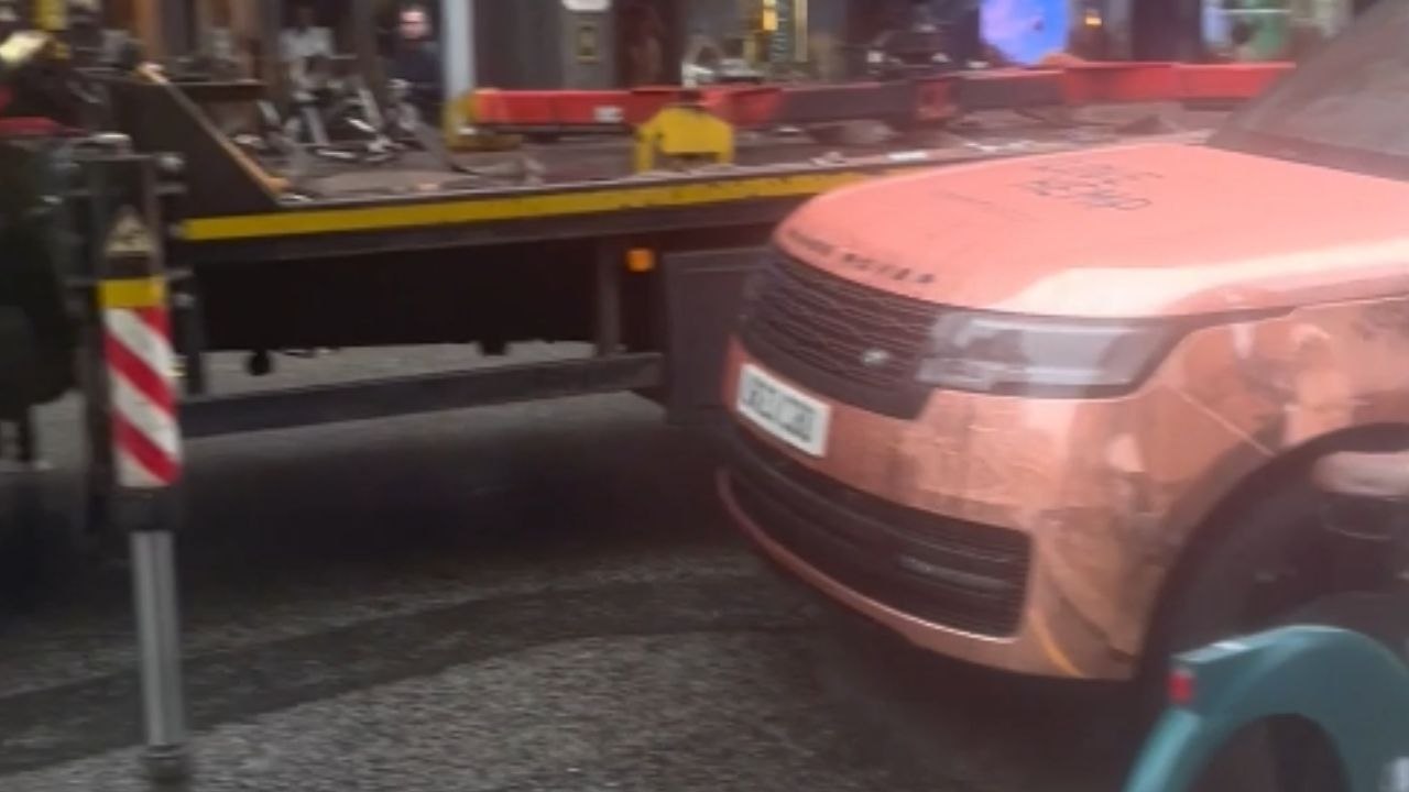Hemp-advertising car gets towed away or being parked illegally at a road side
