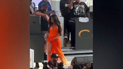 Le micro lancé par Cardi B vendu 99 900 $