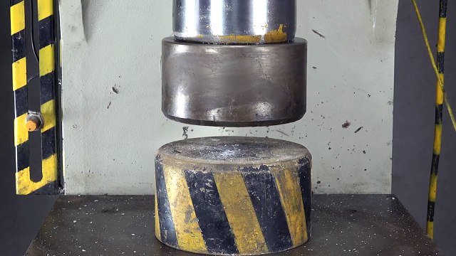 200 tons of hydraulic pressure collided with dozens of glass balls, crushed_