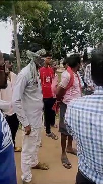 शिक्षक की कमी को लेकर शाला प्रबंधन समिति के सदस्यों ने तर्रा स्कूल में जड़ा ताला