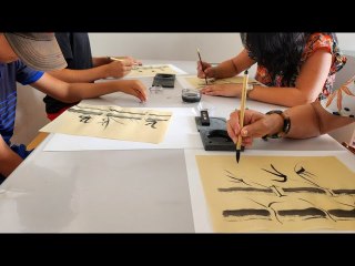 Cordes-Tolosannes. Symbolique des théières chinoises et atelier calligraphie à Belleperche