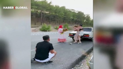 Antalya'da şoke eden evlilik teklifi! Tartıştığı sözde sürücülerden dayak yediği anlar kamerada