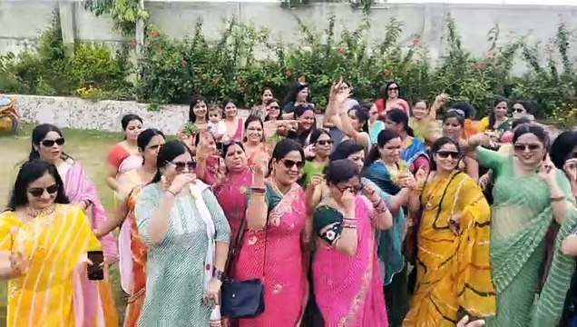Womens Celebration: लहरिया उत्सव में महिलाओं ने किए शानदार डांस