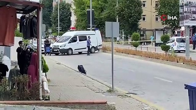 Yürekler ağızlara geldi! Fünye ile patlatılan şüpheli çantadan bakın neler çıktı