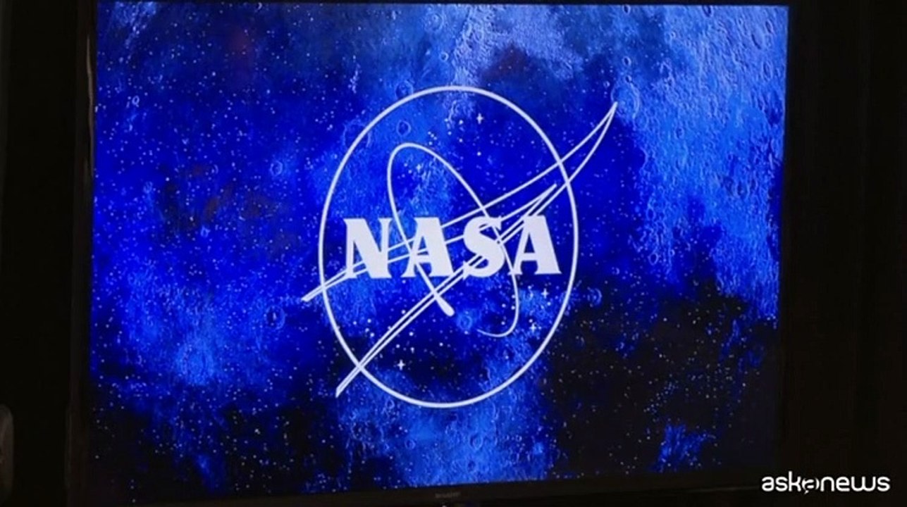 Spazio, l'equipaggio della missione lunare Artemis 2 in visita all'astronave Orion