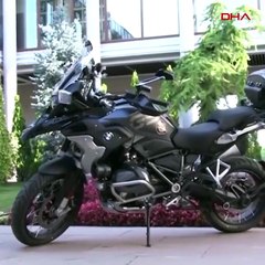 Motosikletli gence öğüt veren polise yeni motosiklet