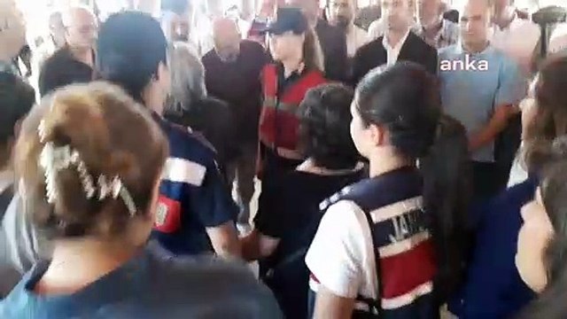 Tutuklu HDP'li Gültan Kışanak, ablasının cenaze törenine katıldı