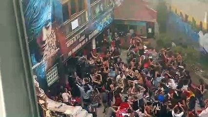 Una fiesta ilegal en el edificio okupado de Can Vies