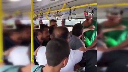 Metrobüste 'uçan tekmeli' yer verme kavgası kamerada