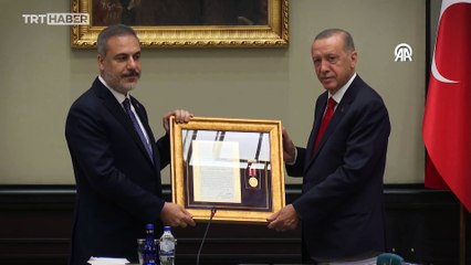 Erdoğan'dan Hakan Fidan'a "üstün hizmet madalyası"