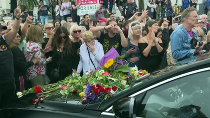 La cantante Sinéad O'Connor, es despedida por sus fans en su natal Irlanda