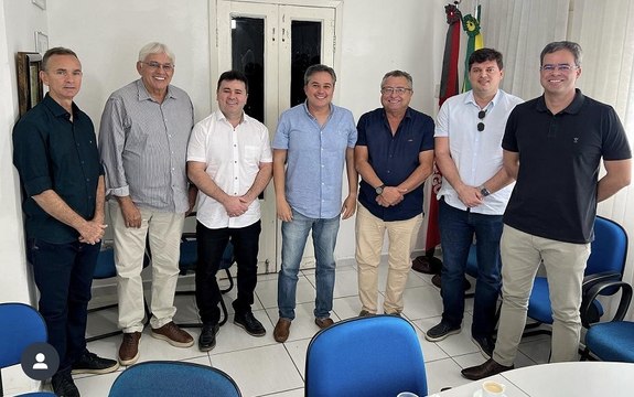 Efraim garante que Airton Pires e Nilson Lacerda assumirão vagas na ALPB: “Já podem comprar o paletó”