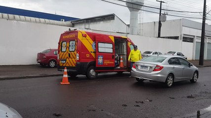 Homem fica ferido ao sofrer queda de moto no Bairro Pacaembu