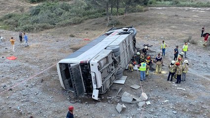 Tải video: Eyüpsultan'da otobüs devrildi çok sayıda yaralı var 