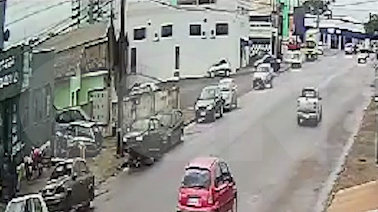 Câmera registra momento do acidente que deixou entregador ferido no Parque São Paulo