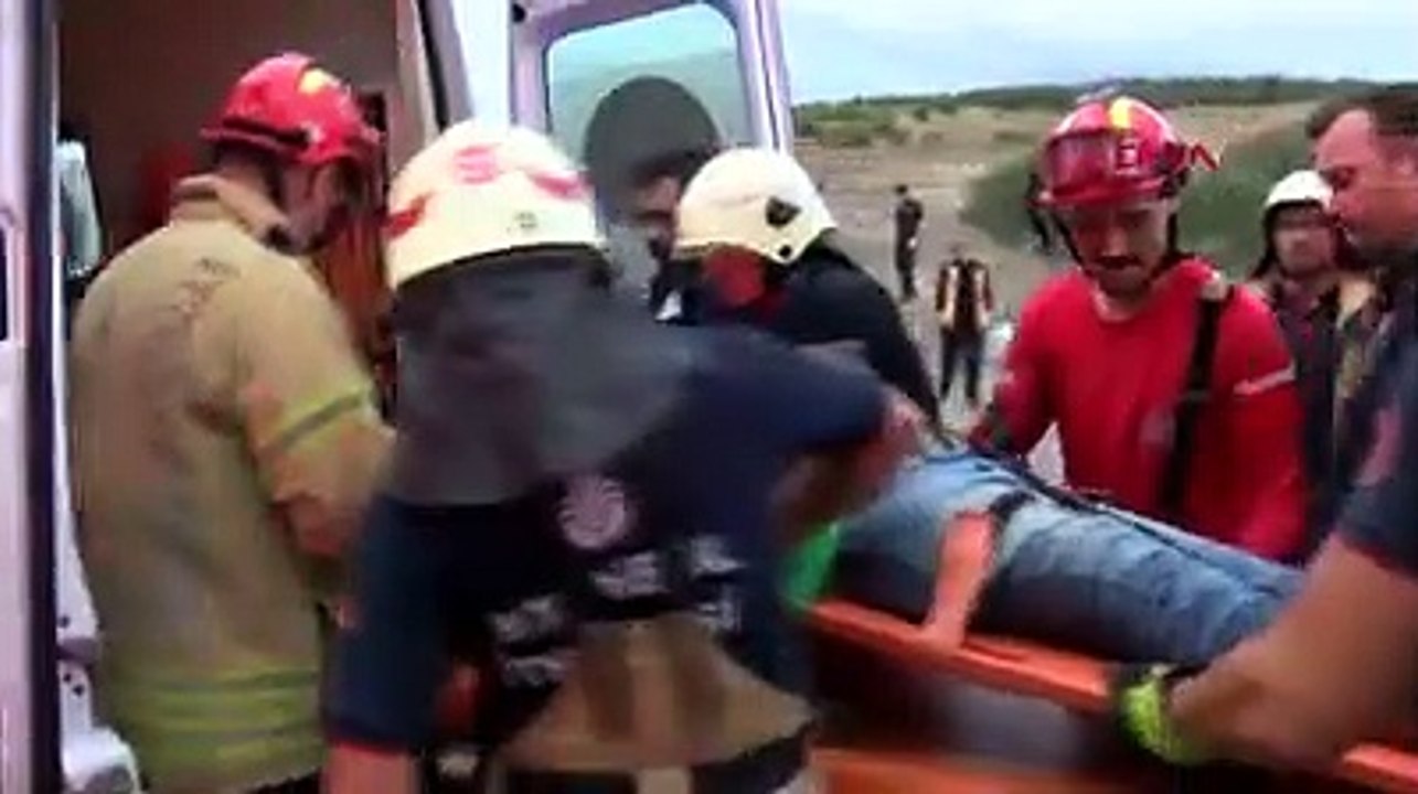 Havalimanı inşaatı işçilerini taşıyan servis köprüden düştü: 27 yaralı