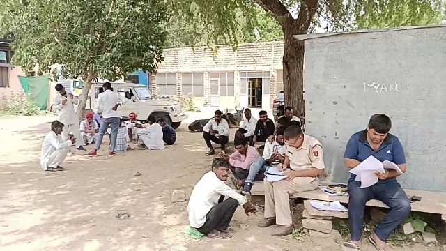 पति लेेने आया तो पत्नी ने प्रेमी संंग नहर मेंं कूूदकर जान दी