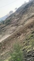 انهيارات خطيرة بـ"عثوان الداير" والأهالي يطالبون بصيانة الطريق