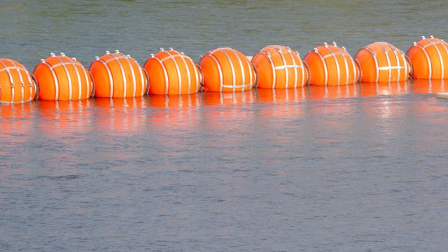 Necesitamos la ayuda del presidente Biden para parar esto : Sylvia García sobre boyas en la frontera sur de EE. UU.
