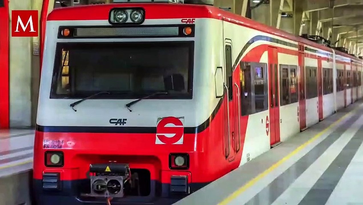 La Gusana Ciega sorprende a usuarios del tren suburbano con concierto en vagones