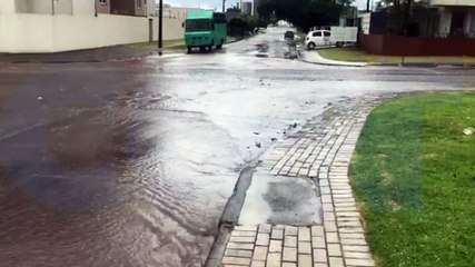 Bueiros entupidos provocam alagamentos no Pacaembu