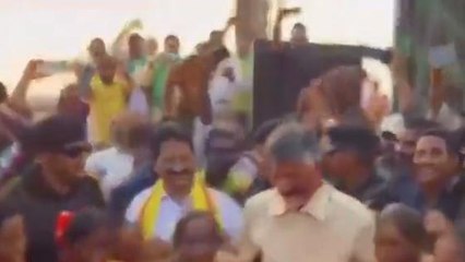 మన్యం జిల్లా: గిరిజనులతో కలిసి స్టెప్పులు వేసిన చంద్రబాబు
