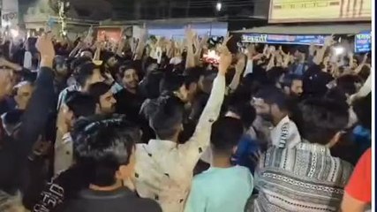 रतलाम: इंस्टाग्राम पर विवादित पोस्ट डालने पर हुआ हंगामा, पुलिस चौकी का किया घेराव