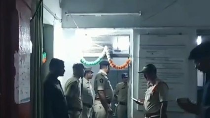 అనంతపురం జిల్లా: పోలీస్ స్టేషన్‌లో వైసీపీ నాయకుల వీరంగం