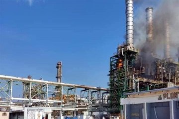 Explota complejo de Pemex al sur de Veracruz