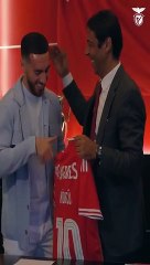 Orkun Kökçü'den rüya başlangıç! İlk resmi maçında asist yapıp, kupa kaldırdı