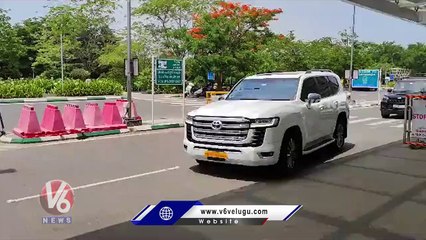 Pawan Kalyan Reaches Gannavaram Airport For Going To Visakhapatnam _ V6 News (1)