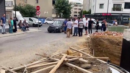 Un véhicule utilitaire léger et une voiture sont entrés en collision à KARTAL： 1 blessé