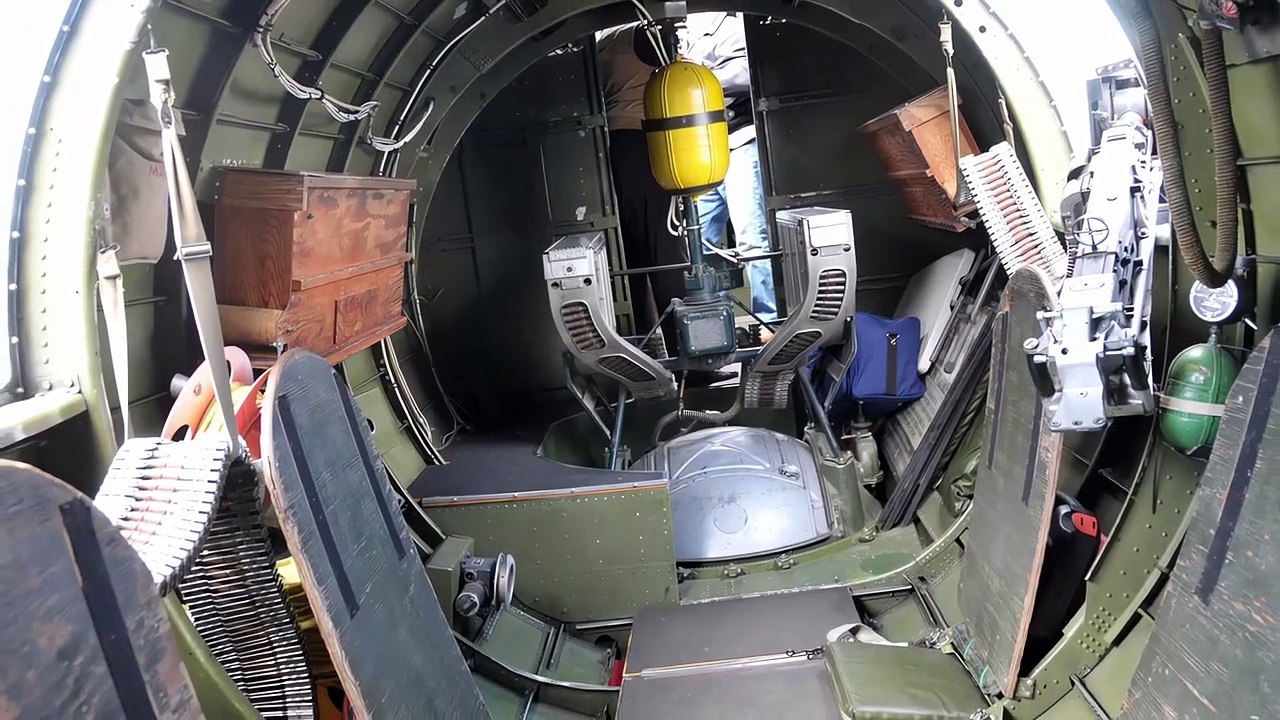 B-17 Flying Fortress - HD