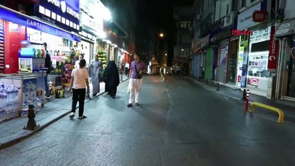 Le scooter et la moto sont entrés en collision, 2 filles se sont renversées et ont été projetées au sol ! L'accident est filmé instant après instant